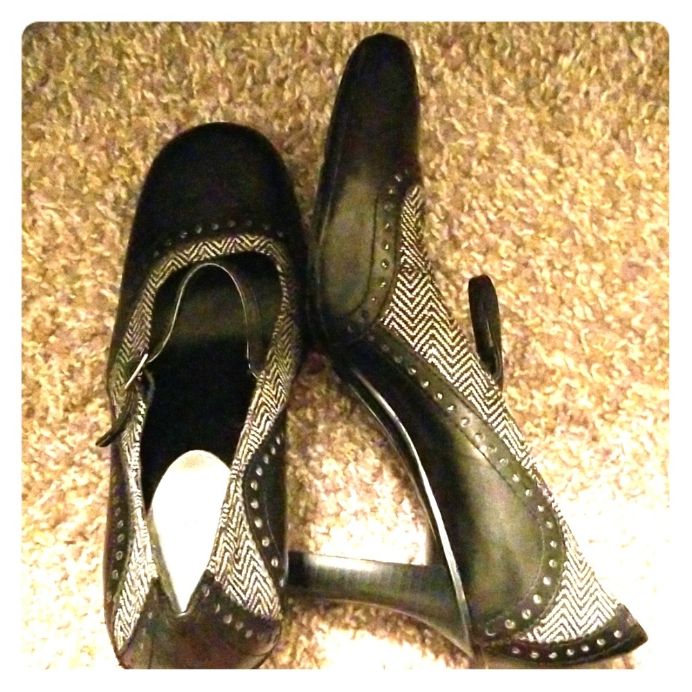 Apt.9 High Heel Black leather and Houndstooth shoe